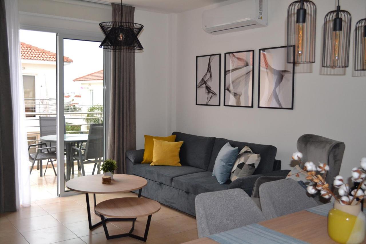 Sweet Retreat Apartment พาราลิมนี ภายนอก รูปภาพ
