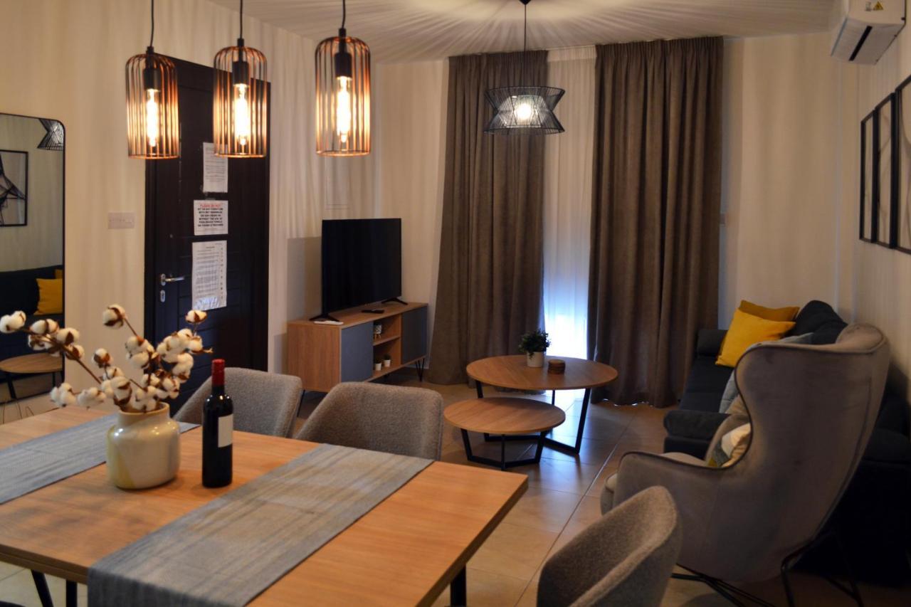 Sweet Retreat Apartment พาราลิมนี ภายนอก รูปภาพ